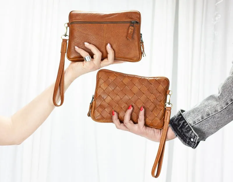 Antheia clutch wallet - Brown pebbled leather