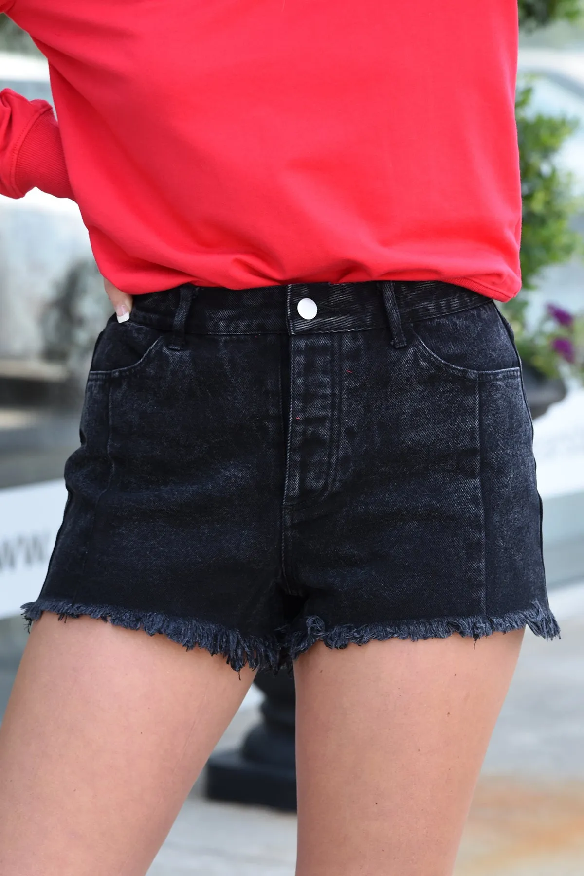 BLACK DISTRESSED SHORTS