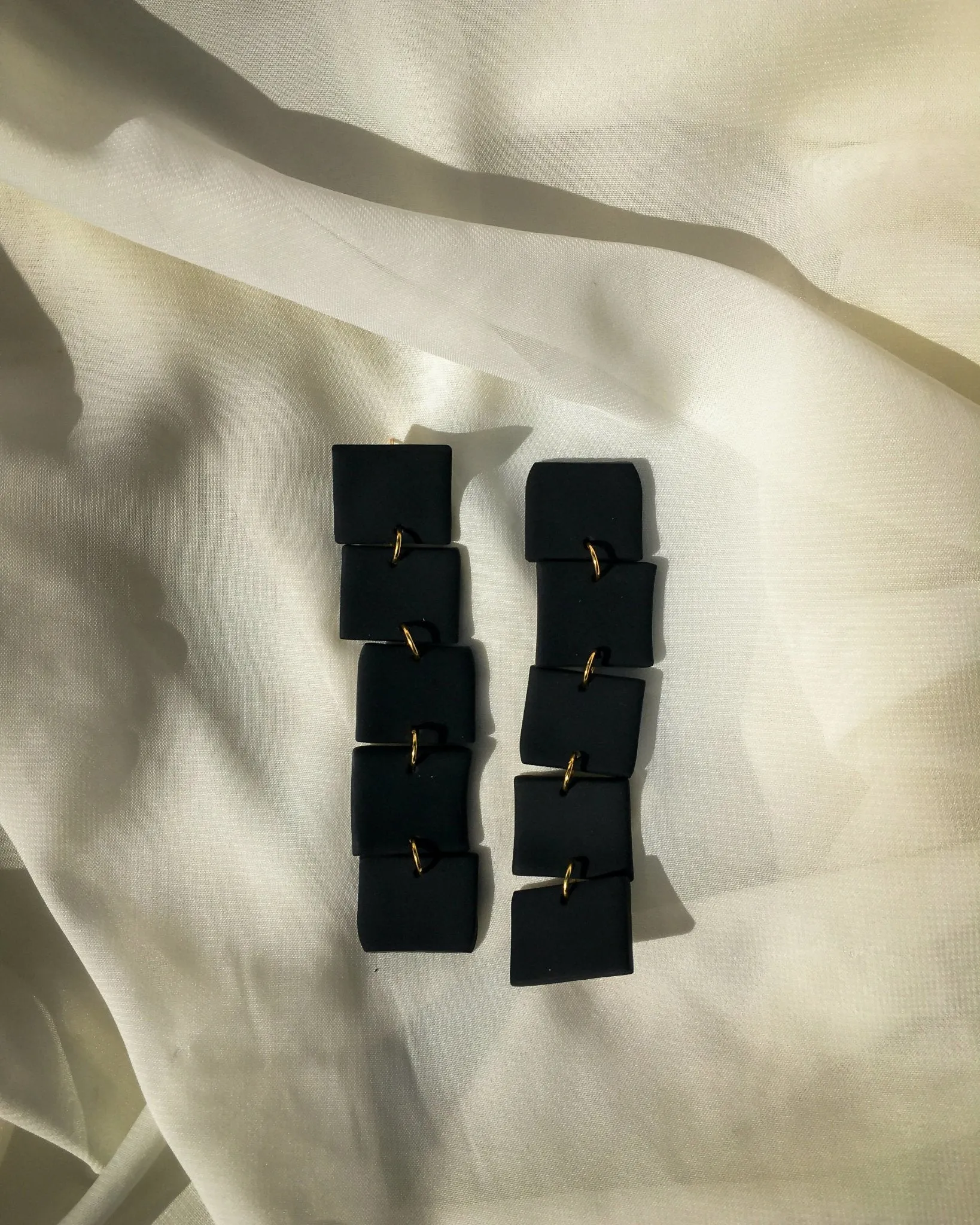 Nibui Ola Earrings - Black