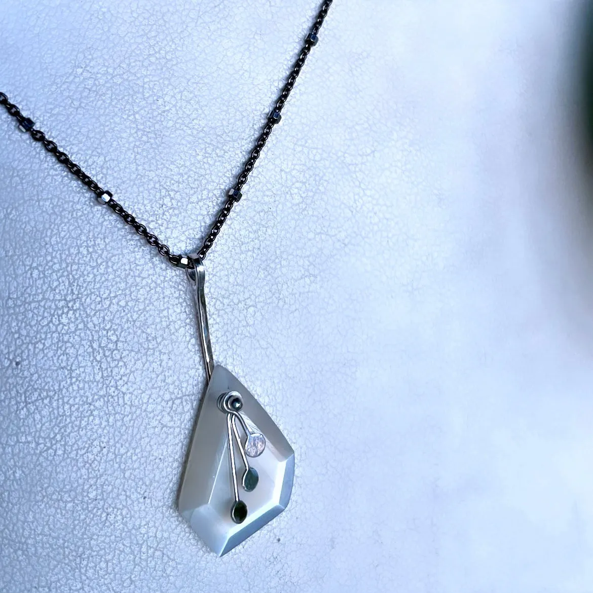 Pendulum dots small geo moonstone necklace