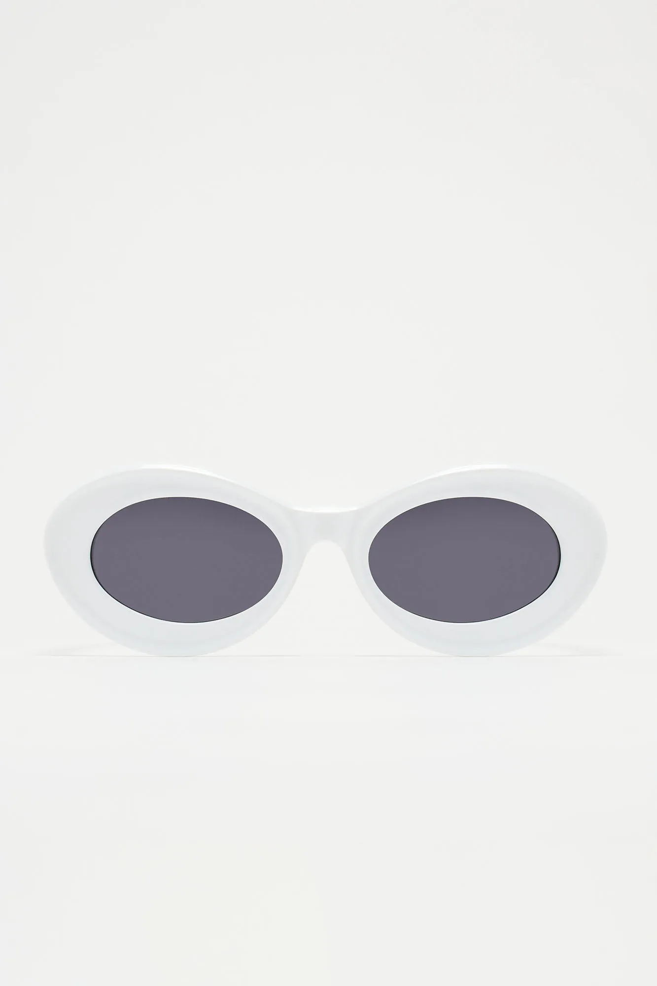 Reading The Room Sunglasses - White