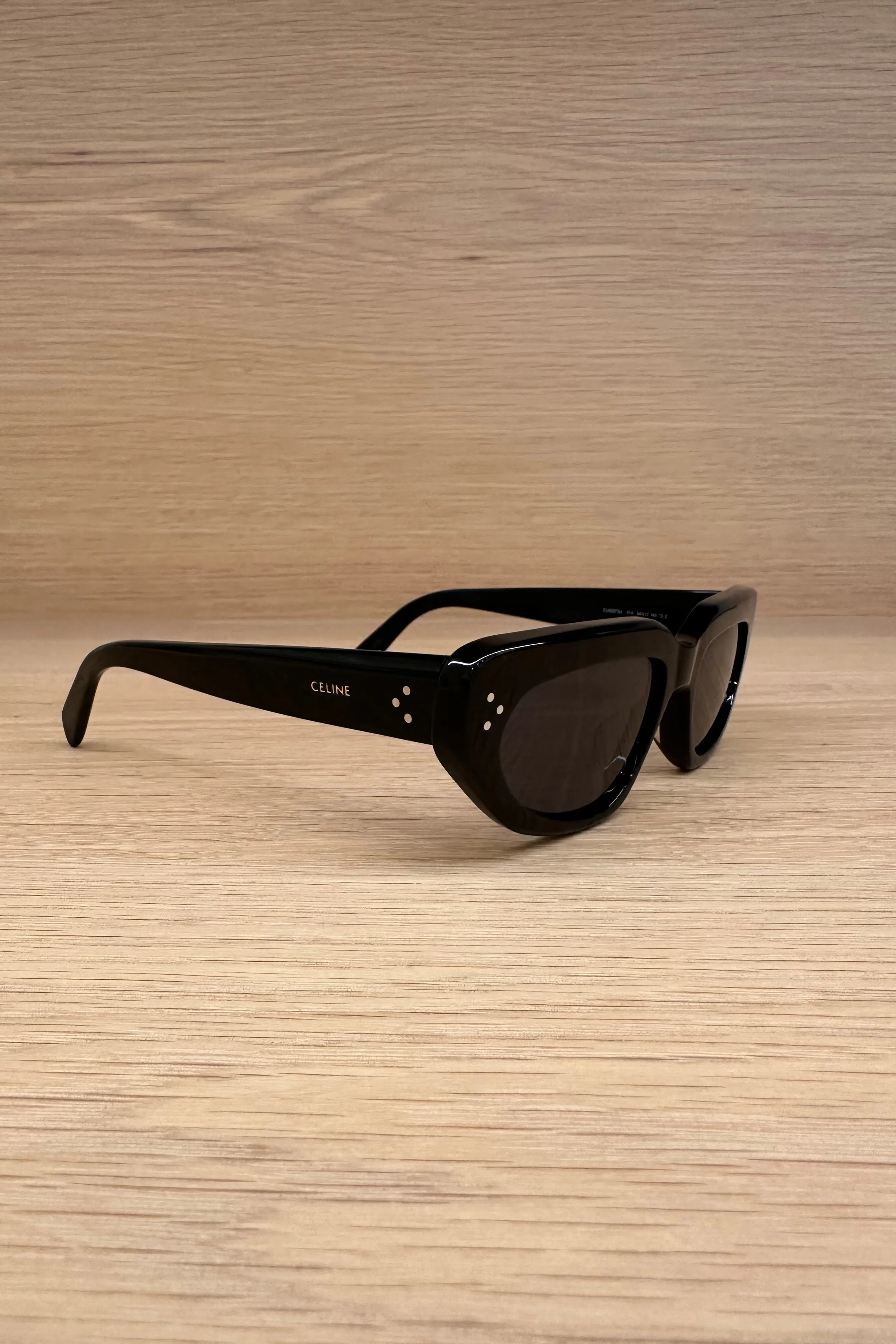 *RUNWAY* BLACK FRAME 52 SUNGLASSES IN ACETATE BLACK CL40273U